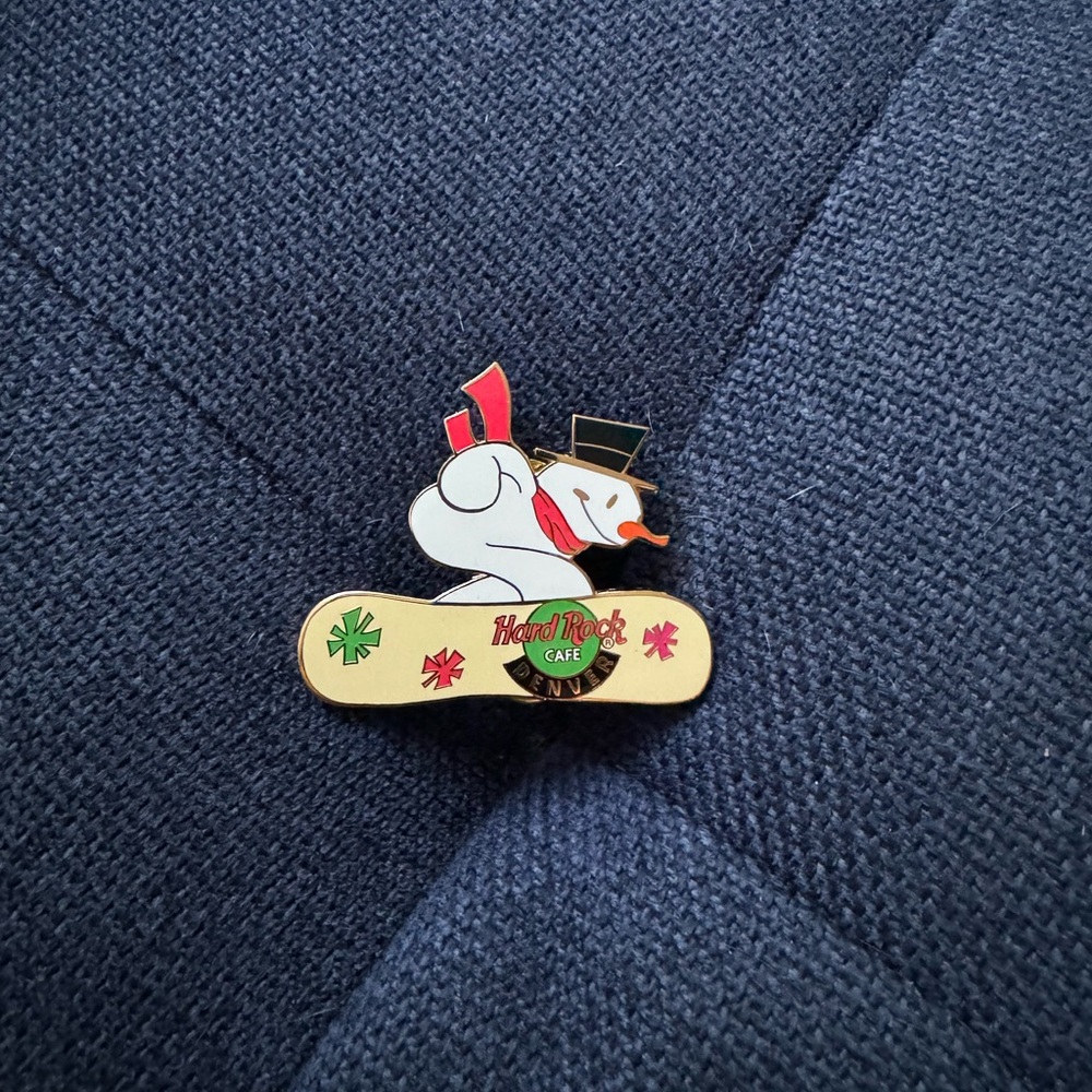 hard rock cafe | vintage denver snowman snowboard pin 📌 ⛄️🏂